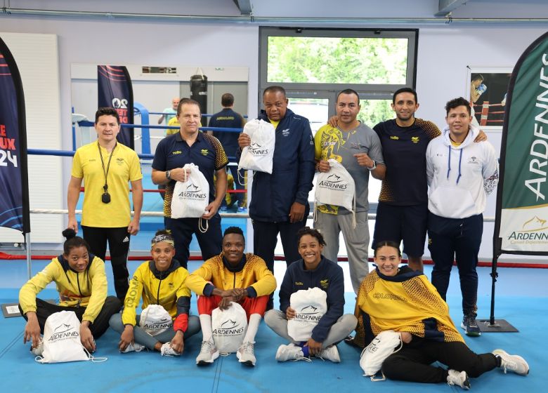 Des champions de boxe colombiens à la Maison départementale des Sports
